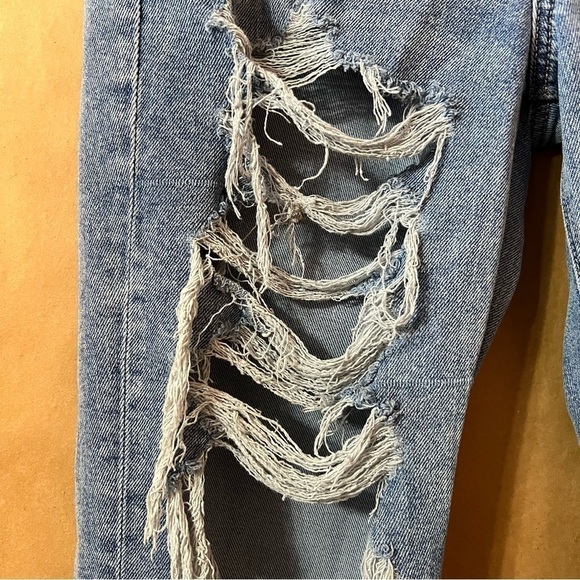 American Eagle | Highest Rise 90s Boyfriend Jeans Distressed Straight Leg Size 4 - Picture 7 of 13